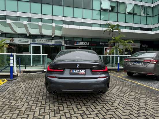BMW-320i-2021