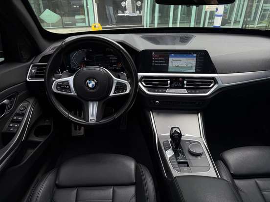 BMW-320i-2021