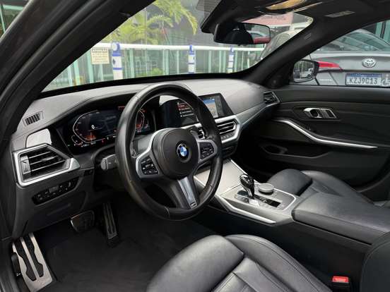 BMW-320i-2021