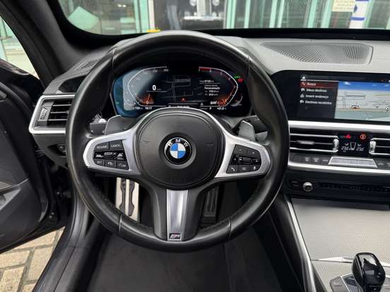 BMW-320i-2021