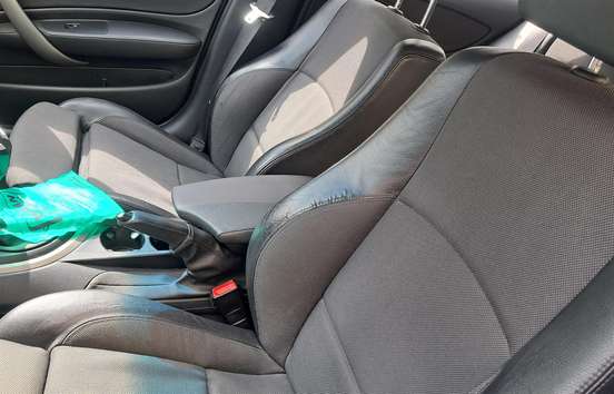 BMW-118i-2011