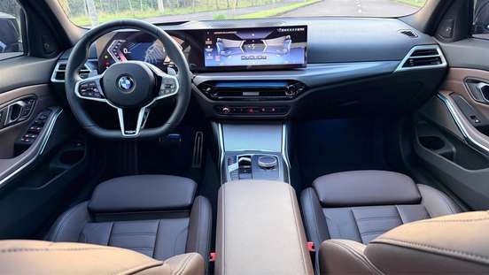 BMW-320i-2025
