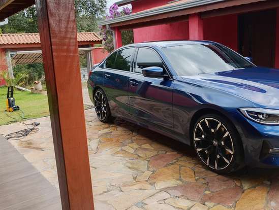 BMW-320i-2022