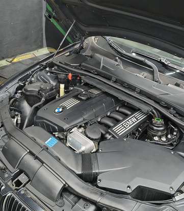 BMW-325i-2008