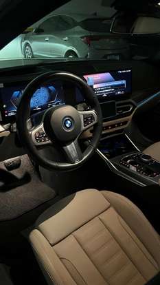 BMW-330e-2024