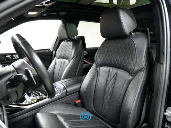 BMW-X7-2020