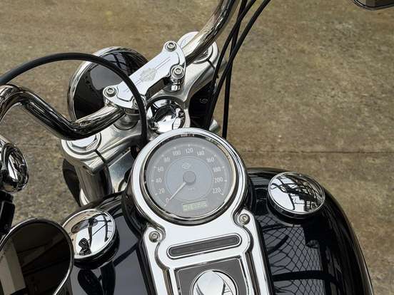 HARLEY-DAVIDSON-DYNA SUPER GLIDE CUSTOM HARLEY-DAVIDSON-DYNA SUPER GLIDE CUSTOM-2013