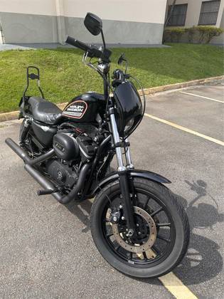 HARLEY-DAVIDSON SPORTSTER XL 883 R 
