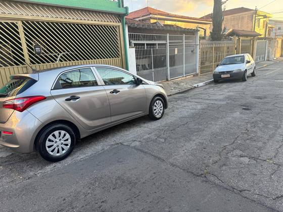 HYUNDAI HB20 1.0 COMFORT 12V FLEX 4P MANUAL
