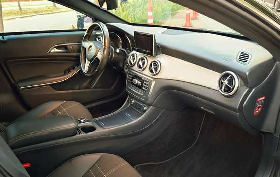 MERCEDES-BENZ-CLA 200-2015