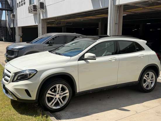 MERCEDES-BENZ-GLA 200-2017
