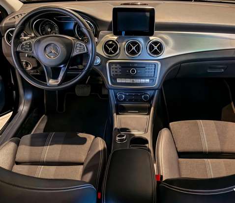 MERCEDES-BENZ-GLA 200-2019