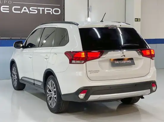 MITSUBISHI-OUTLANDER-2015