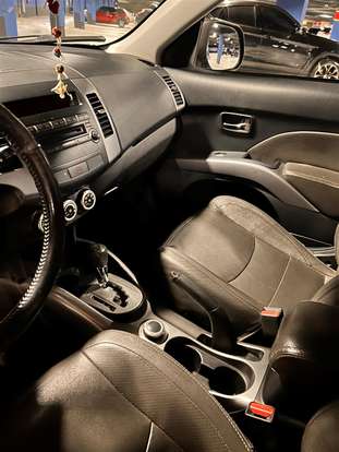 MITSUBISHI-OUTLANDER-2008