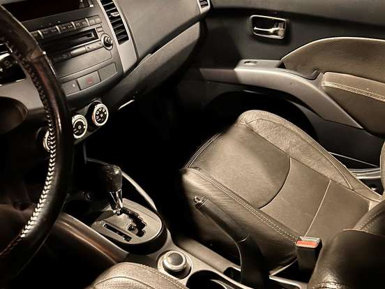 MITSUBISHI-OUTLANDER-2.4 4X4 16V GASOLINA 4P AUTOMÁTICO MITSUBISHI-OUTLANDER-2008