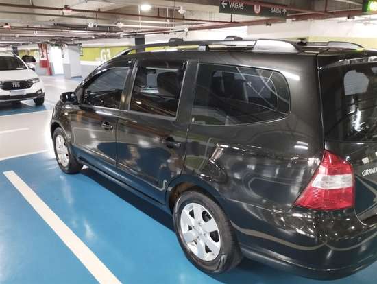 NISSAN-GRAND LIVINA-1.8 SL 16V FLEX 4P AUTOMÁTICO NISSAN-GRAND LIVINA-2011