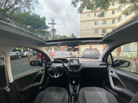 PEUGEOT-208-2018