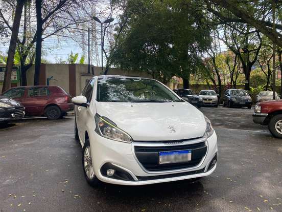 PEUGEOT-208-2018