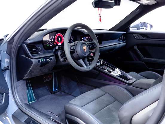 PORSCHE-911-2025