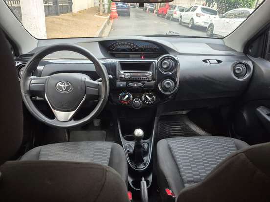 TOYOTA-ETIOS-1.3 X 16V FLEX 4P MANUAL TOYOTA-ETIOS-2015