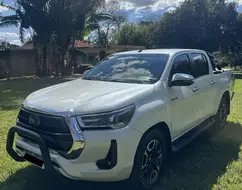 TOYOTA HILUX 2.8 D-4D TURBO DIESEL CD SRX 4X4 AUTOMÁTICO TOYOTA HILUX 2.8 D-4D TURBO DIESEL CD SRX 4X4 AUTOMÁTICO