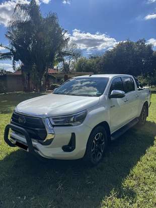 TOYOTA-HILUX-2.8 D-4D TURBO DIESEL CD SRX 4X4 AUTOMÁTICO TOYOTA-HILUX-2023