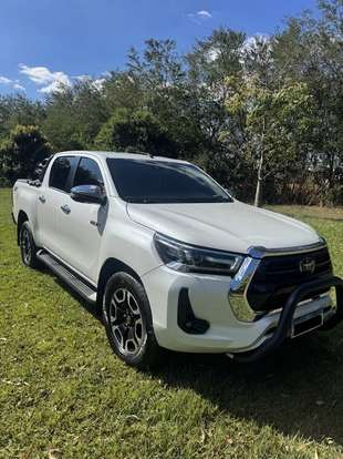 TOYOTA-HILUX-2023
