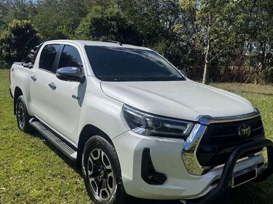 TOYOTA-HILUX-2.8 D-4D TURBO DIESEL CD SRX 4X4 AUTOMÁTICO TOYOTA-HILUX-2023