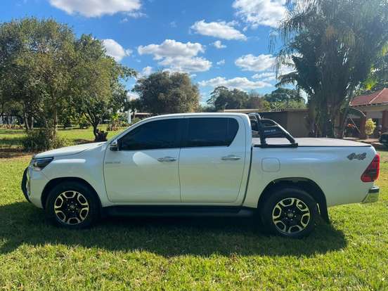 TOYOTA-HILUX-2023