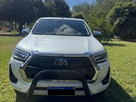 TOYOTA-HILUX-2.8 D-4D TURBO DIESEL CD SRX 4X4 AUTOMÁTICO TOYOTA-HILUX-2023