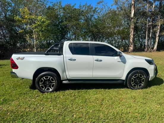 TOYOTA-HILUX-2023