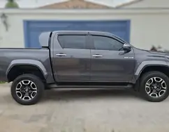 TOYOTA HILUX 2.8 D-4D TURBO DIESEL CD SRX PLUS 4X4 AUTOMÁTICO TOYOTA HILUX 2.8 D-4D TURBO DIESEL CD SRX PLUS 4X4 AUTOMÁTICO