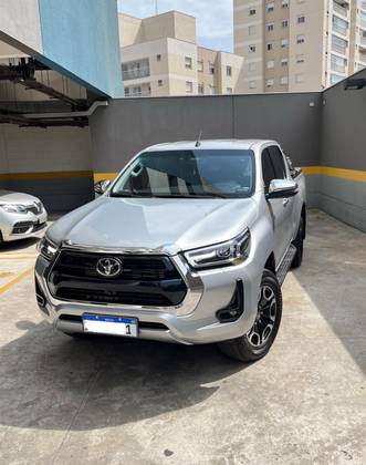 TOYOTA HILUX 2.8 D-4D TURBO DIESEL CD SRX 4X4 AUTOMÁTICO
