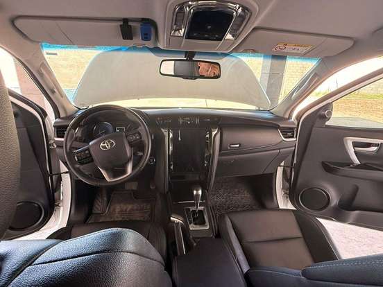 TOYOTA-HILUX SW4-2.7 VVT-i FLEX SRV 7L 4X2 AUTOMÁTICO TOYOTA-HILUX SW4-2021