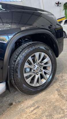 TOYOTA-HILUX SW4-2.8 D-4D TURBO DIESEL SRX 7L 4X4 AUTOMÁTICO TOYOTA-HILUX SW4-2023