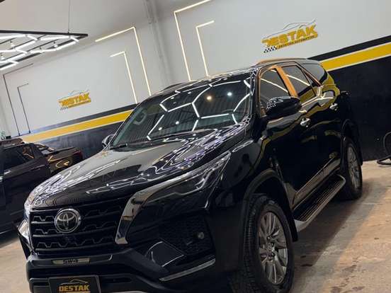 TOYOTA-HILUX SW4-2.8 D-4D TURBO DIESEL SRX 7L 4X4 AUTOMÁTICO TOYOTA-HILUX SW4-2023