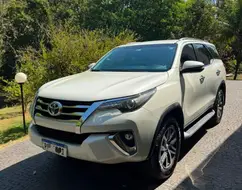 TOYOTA HILUX SW4 2.8 SRX 4X4 7 LUGARES 16V TURBO INTERCOOLER DIESEL 4P AUTOMÁTICO TOYOTA HILUX SW4 2.8 SRX 4X4 7 LUGARES 16V TURBO INTERCOOLER DIESEL 4P AUTOMÁTICO