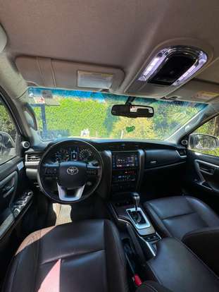 TOYOTA-HILUX SW4-2.8 SRX 4X4 7 LUGARES 16V TURBO INTERCOOLER DIESEL 4P AUTOMÁTICO TOYOTA-HILUX SW4-2019