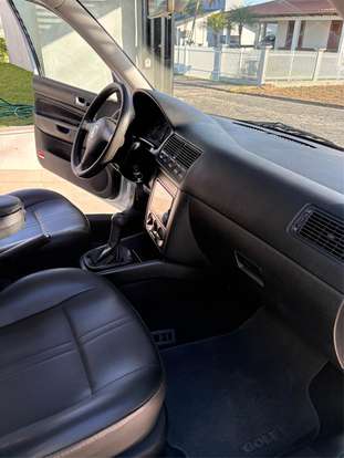 VOLKSWAGEN-GOLF-2003