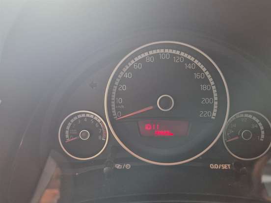 VOLKSWAGEN-UP-2016