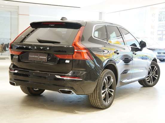 VOLVO-XC60-2.0 D5 DIESEL MOMENTUM AWD GEARTRONIC VOLVO-XC60-2021