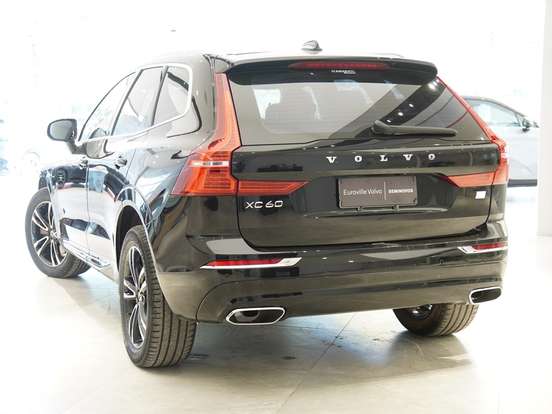 VOLVO-XC60-2.0 D5 DIESEL MOMENTUM AWD GEARTRONIC VOLVO-XC60-2021