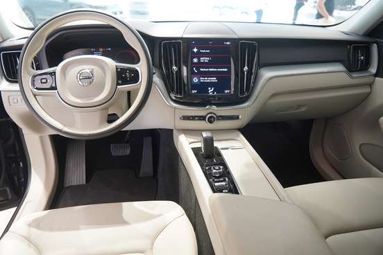 VOLVO-XC60-2021