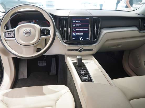 VOLVO-XC60-2.0 D5 DIESEL MOMENTUM AWD GEARTRONIC VOLVO-XC60-2021