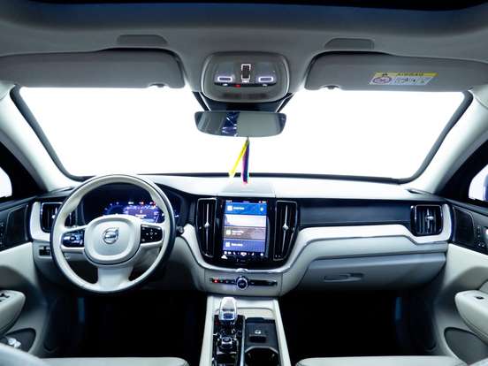 VOLVO-XC60-2023