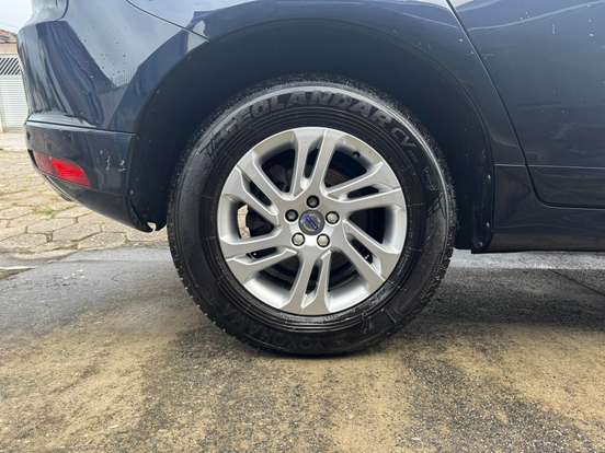 VOLVO-XC60-2015