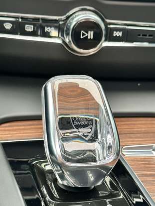 VOLVO-XC60-2020