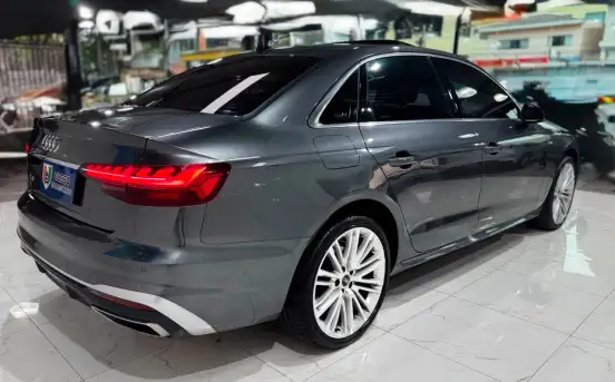 AUDI-A4-2022