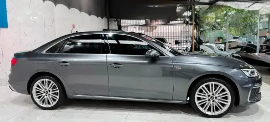 AUDI-A4-2022