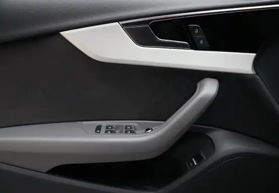 AUDI-A4-2023